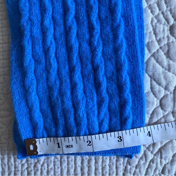 Like New Lands End sky blue cashmere cable knit scarf - Picture 10 of 10